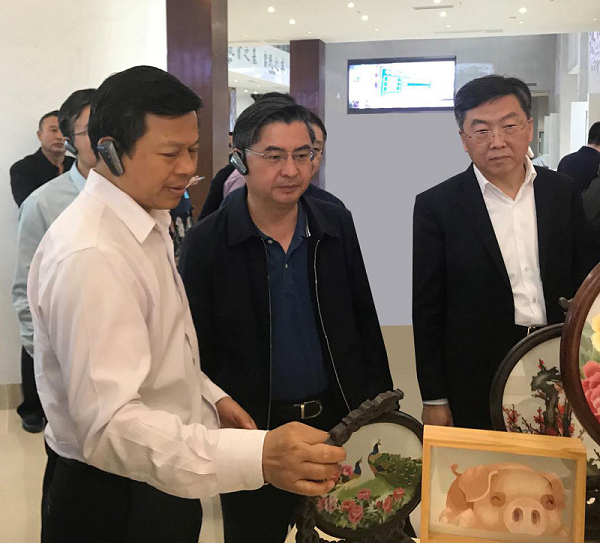 中國華融參加中央金融單位定點幫扶助力鄉(xiāng)村振興推進會   獲評金融單位定點扶貧先進集體、先進個人